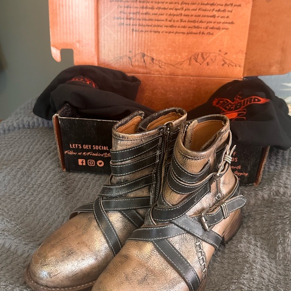 Stylish Freebird Leather Boots - Picture 6 of 7